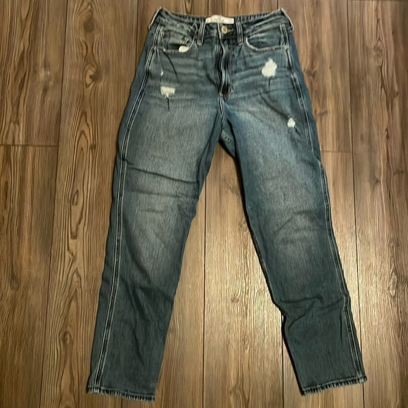 Hollister Denim - Hollister curvy ultra high rise mom jeans 27s
